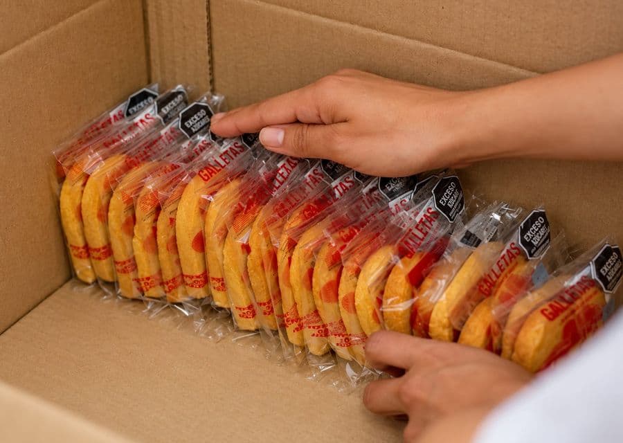 Galletas empacadas dentro de una caja lista para entregar