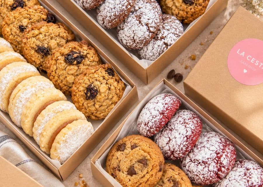 Scatole con mini biscotti assortiti per eventi